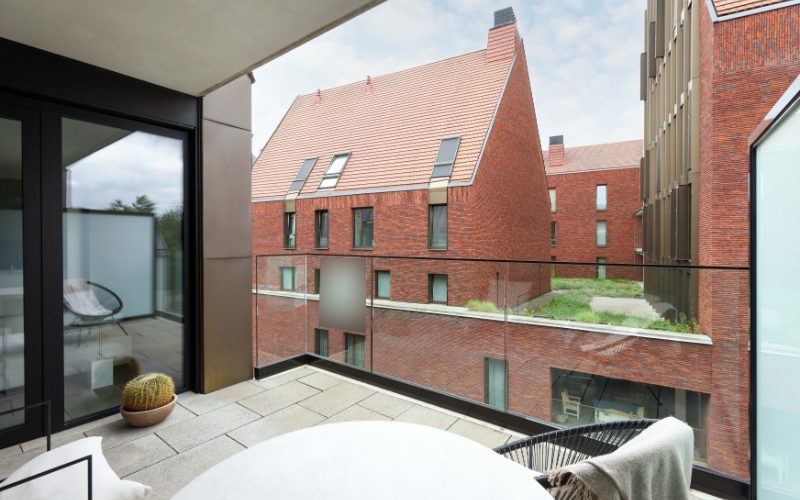 SERVICEFLAT MET GEZELLIG TERRAS - Featured Image
