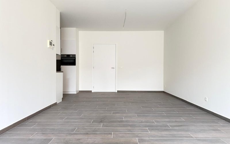 SERVICEFLAT MET GEZELLIG TERRAS - Featured Image