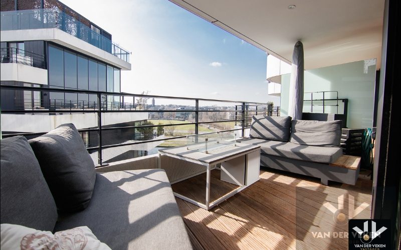 Knap afgewerkt 2 slpk appartement met zonnig terras en zicht op het water - Featured Image