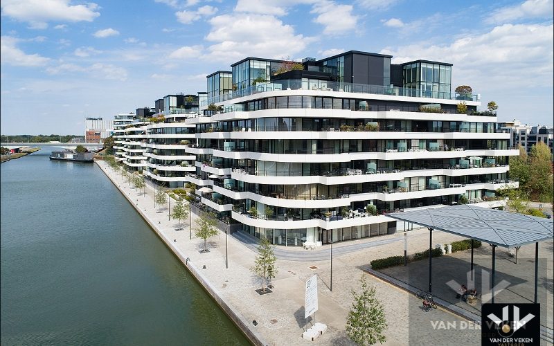 2 slaapkamer appartement met zicht op het scheepvaartplein en naar het water! - Featured Image