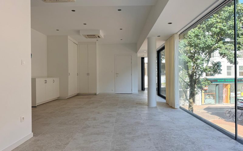 Prachtig gerenoveerd 1-slaapkamerappartement in het hart van Hasselt! - Featured Image