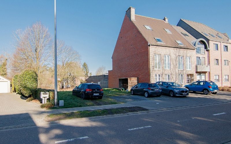 Rustig en toch centraal gelegen projectgrond voor appartementen of andere invulling op 4 aren 7 centiaren in het centrum van Diepenbeek! - Featured Image