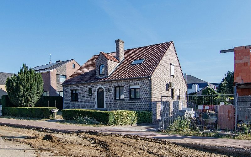 Riante instapklare gezinswoning met 5 slaapkamers op een vlot bereikbare locatie in het centrum van Kortessem (Hasselt) - Featured Image