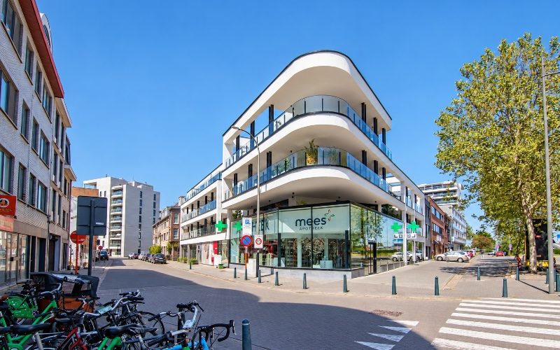Kraanvrije stadsgevel in helder daglicht-2.png