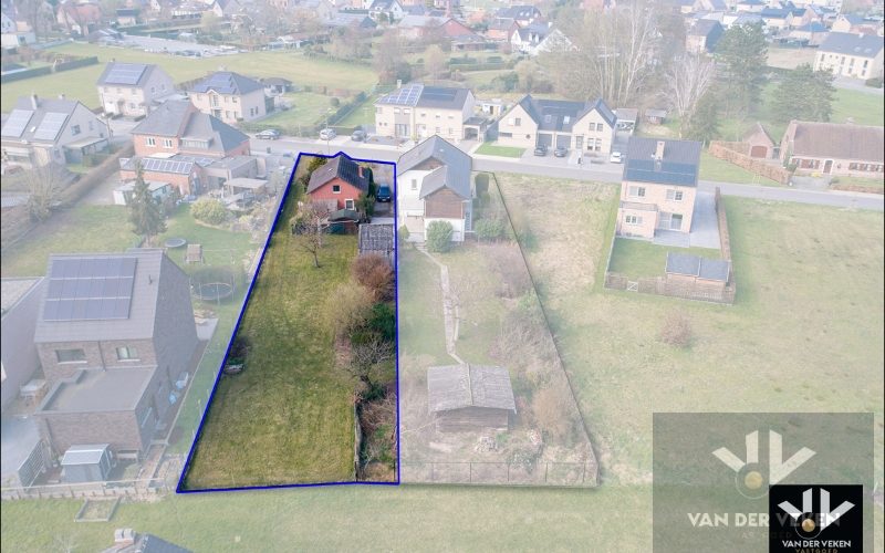 Te renoveren (uitbreidbare) woning (6% btw) met garage op een rustig gelegen perceel van +- 11are op wandelafstand van het centrum van Diepenbeek! - Featured Image
