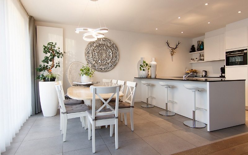 Totaal gerenoveerd gelijkvloers 3 slpk-appartement op een toplocatie. Garagebox optioneel! - Featured Image
