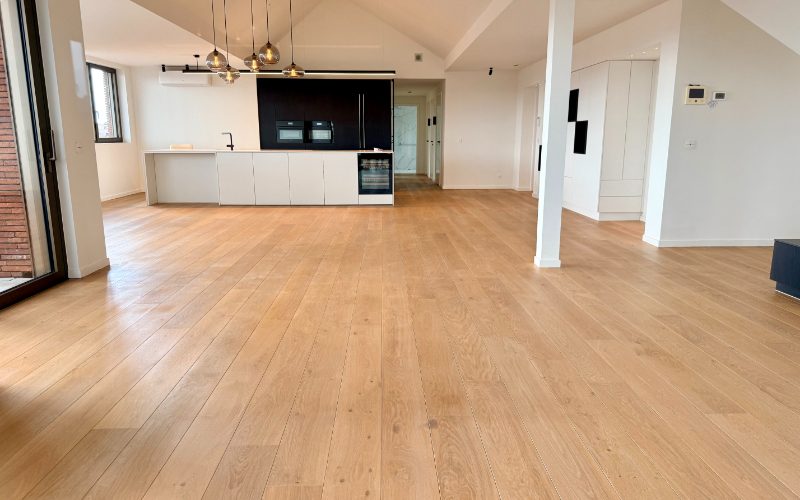 PENTHOUSE SERVICEFLAT MET 3 SLPK, 2 BADK, 2 TERRASSEN - Featured Image